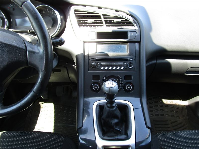 Peugeot 5008 1.6 THP aut. Klima, 7 míst - fotka 9 z 50