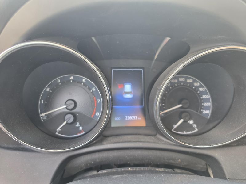 Toyota Auris 1.6 VVTi   - fotka 19 z 20