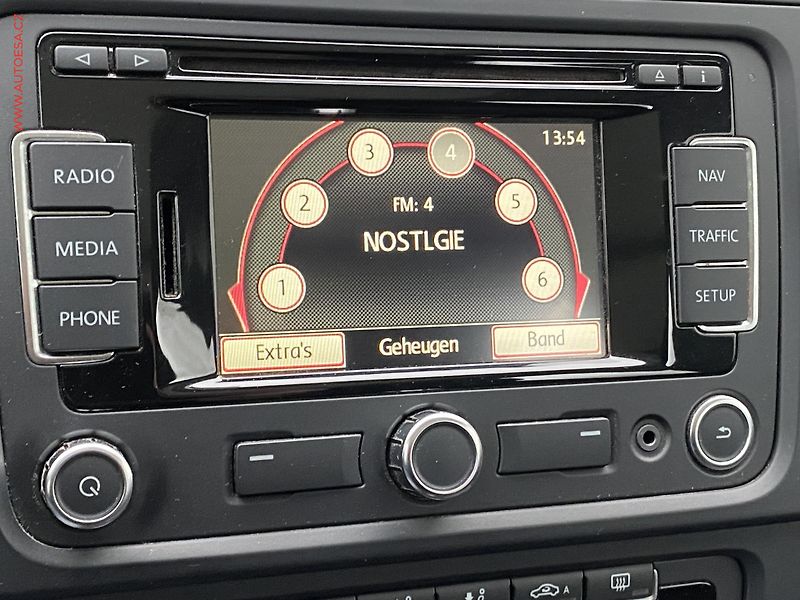 Volkswagen Golf (2012) 1.6 TDi, Trendline, navi - fotka 16 z 18