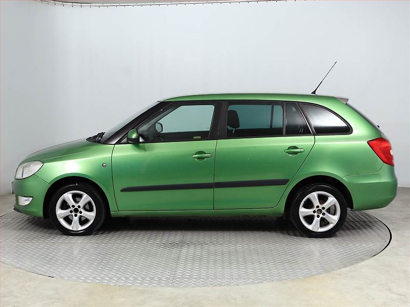 Škoda Fabia (2010) Ambition 1.2 TSI, slušný stav - fotka 3 z 10