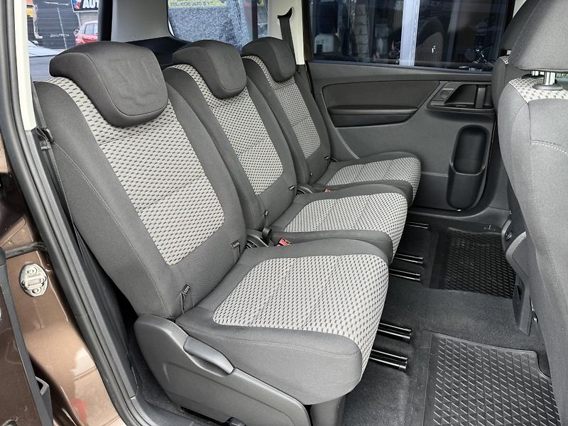 Volkswagen Sharan 2,0 TDI Panorama Automat DSG - fotka 28 z 41