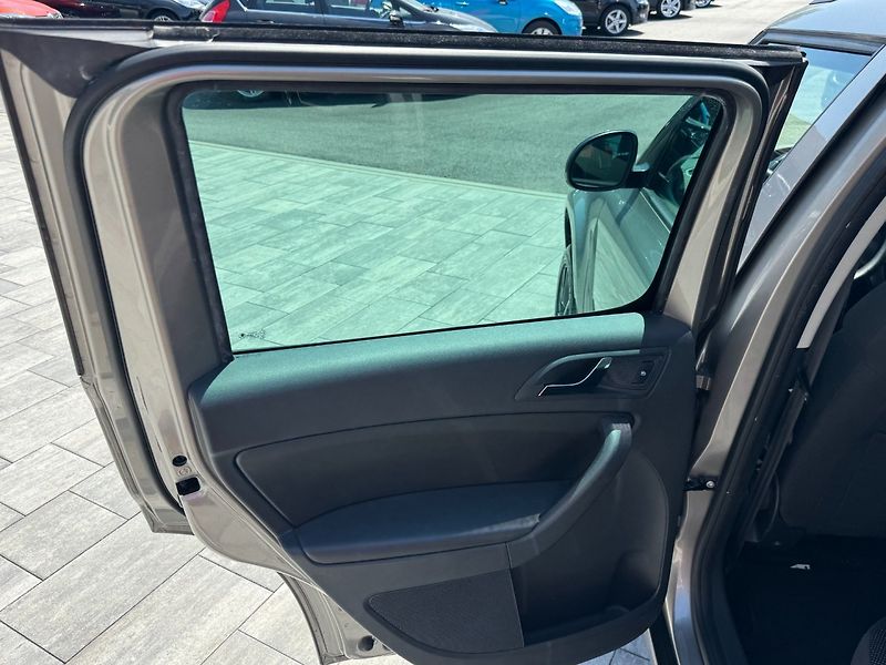 Škoda Yeti (2012) Elegance 1,2 TSI 77 Kw - fotka 12 z 37