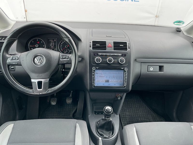 Volkswagen Touran (2014) 2.0TDi 103kW LIFE! Navigace! - fotka 13 z 31