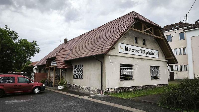 V motorestu U Rychtáře v Novém Městě jsme si dali plněné bramborové knedlíky za 193 korun.