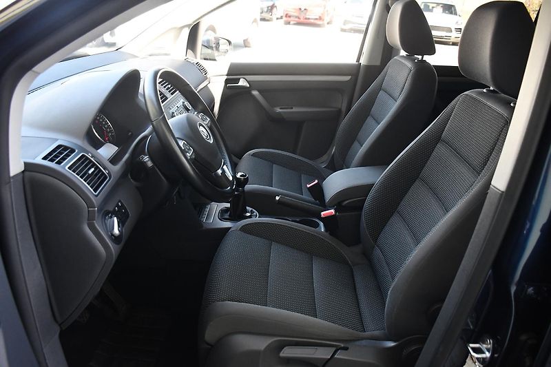 Volkswagen Touran 1.6TDi 77kW TAŽNÉ  - fotka 11 z 45