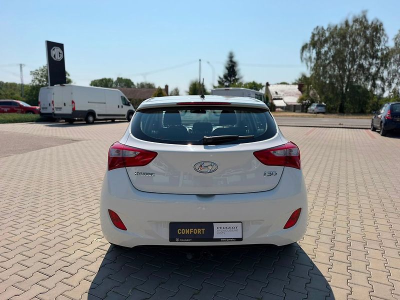 Hyundai i30 1.4CVVT 100 MAN6 Trikolor - fotka 24 z 25