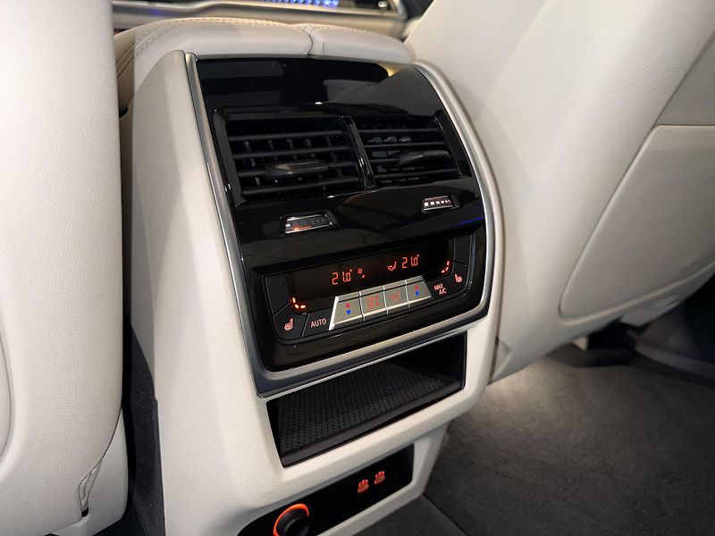 BMW X7 40d M Tažné Masáž Pano Záruka - fotka 12 z 48