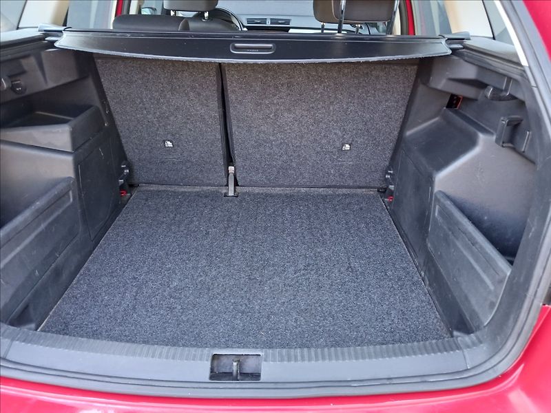 Škoda Fabia 1,2 TSI 66KW KOMBI - fotka 17 z 19