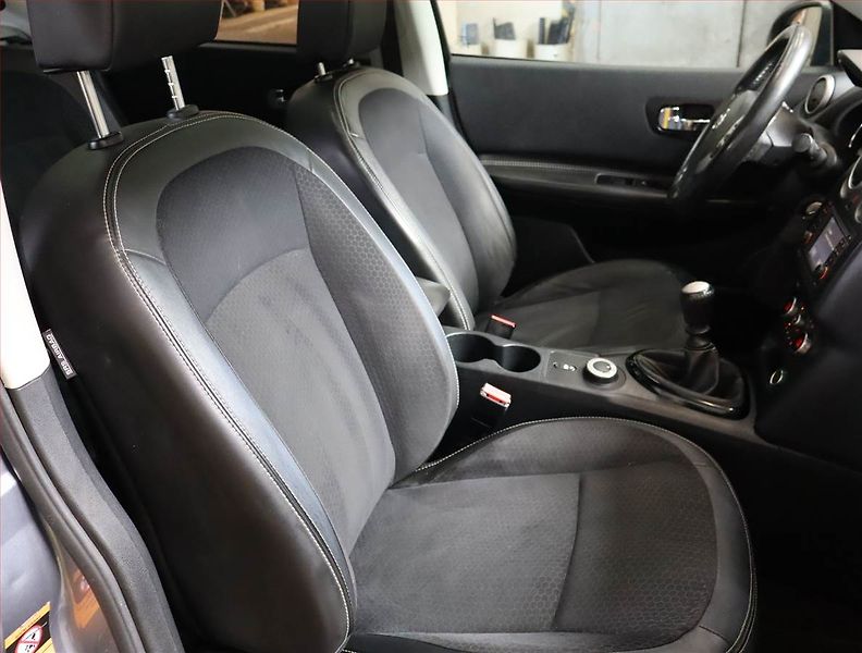 Nissan Qashqai (2013) 1.6 dCi, 4X4, Eko.zaplacen - fotka 9 z 18