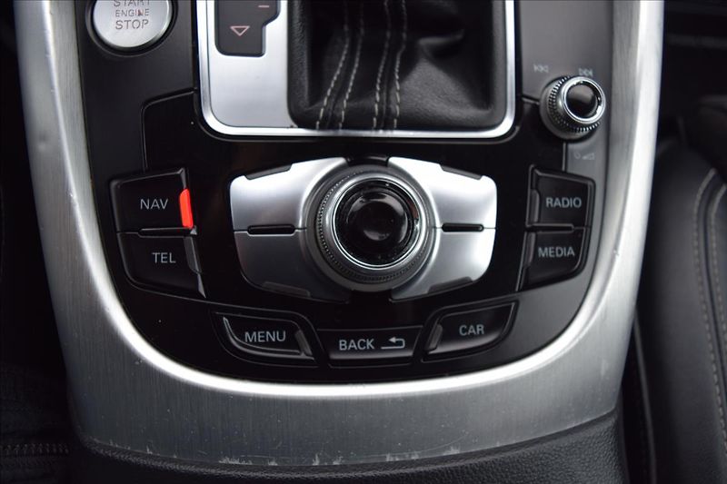 Audi Q5 3,0 V6 180KW S-LINE AUTOMAT - fotka 54 z 57