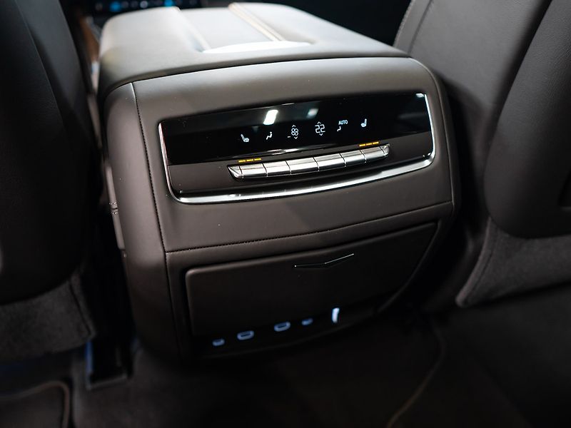 Cadillac Escalade (2026) 6.2 V8 Sport Platinum 2026 - fotka 42 z 46