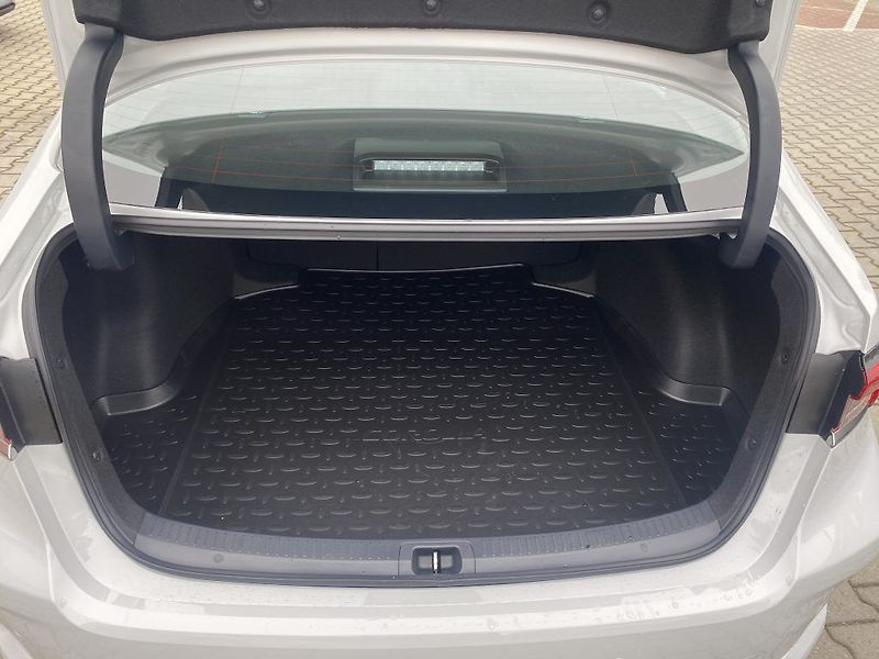 Toyota Corolla 1.8 Hybrid Comfort Tech - fotka 8 z 24