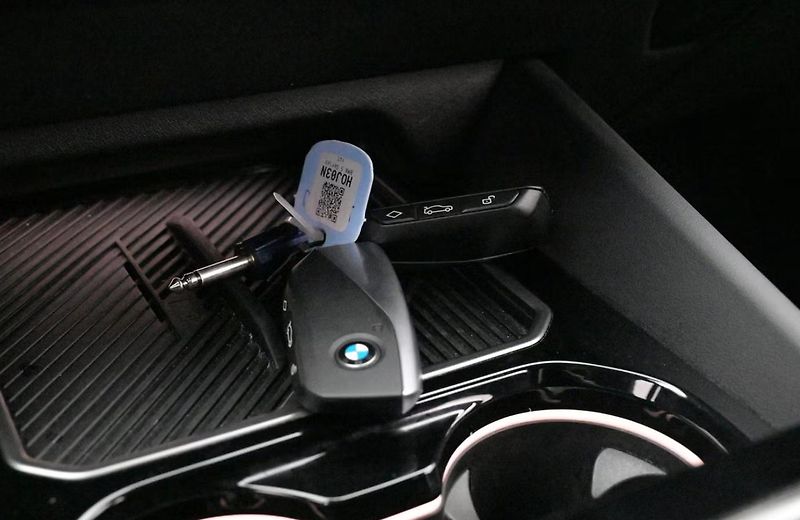 BMW i5 eDrive40 Touring SoH 96% Tažné - fotka 17 z 21