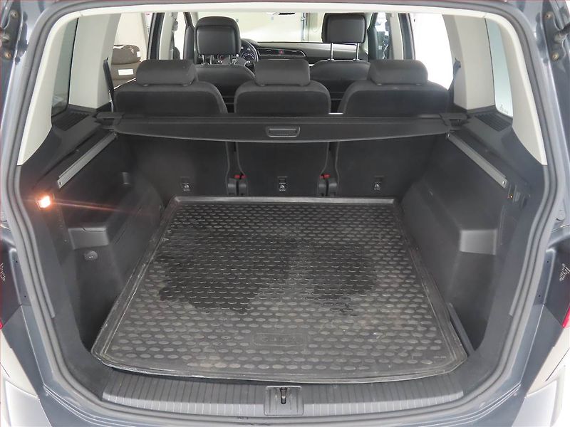 Volkswagen Touran (2016) Highline 2.0 TDI, Navi - fotka 14 z 16