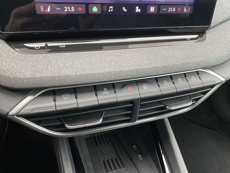 Škoda Octavia 1,5 TSI 110 kW Top Selection - fotka 21 z 27