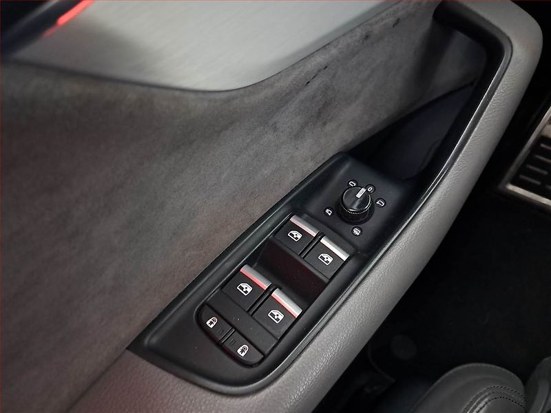 Audi Q8 (2019) 50 TDI - fotka 15 z 17