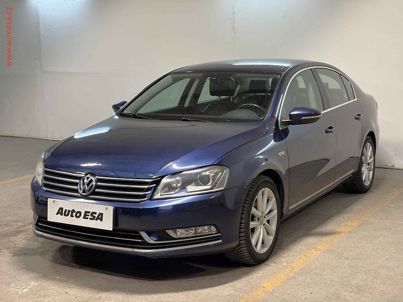 Volkswagen Passat (2013) 2.0TDi 4x4, ČR, Highline, DSG - fotka 3 z 16