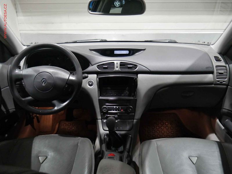 Renault Laguna (2001) 1.8 16V, Xenon, kůže - fotka 8 z 19
