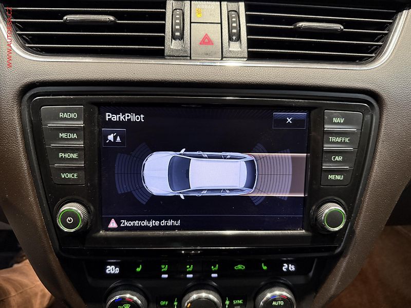 Škoda Octavia (2016) 2.0 TDi, ČR, L&K, DSG, +ALU - fotka 22 z 27