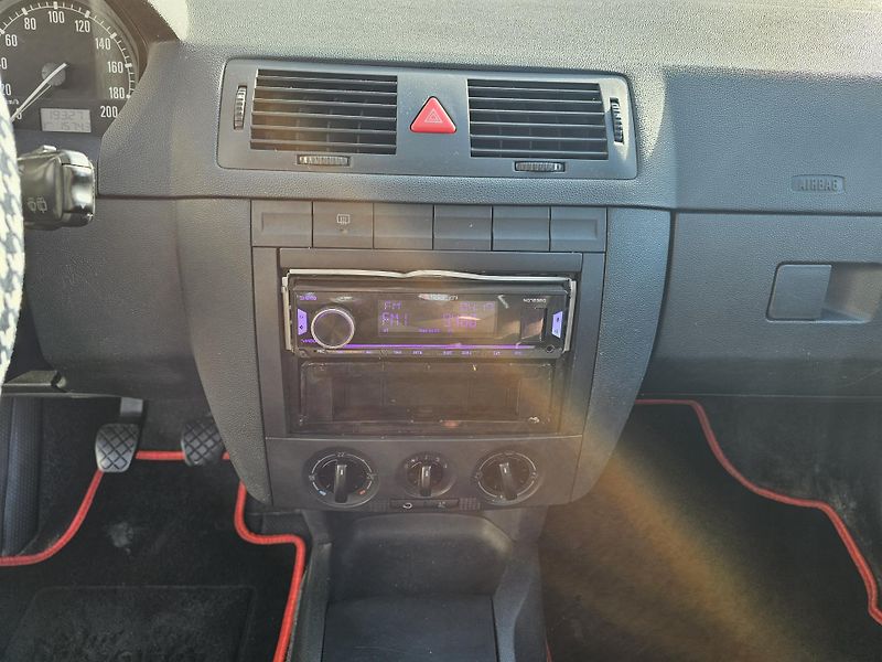 Škoda Fabia (2004) 1.2 HTP, KLIMATIZACE  - fotka 13 z 17