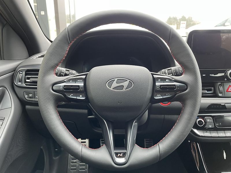 Hyundai i30 1,5T-GDI MHEV 103kW N-line MAN - fotka 16 z 32