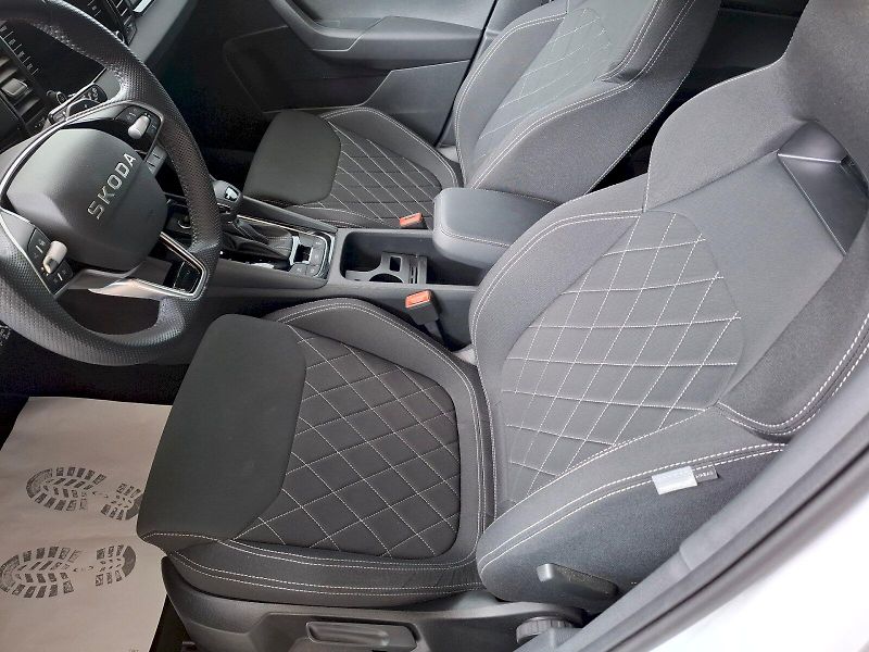 Škoda Karoq (2025) SportLine TD 2.0/110KW A7F - fotka 10 z 46