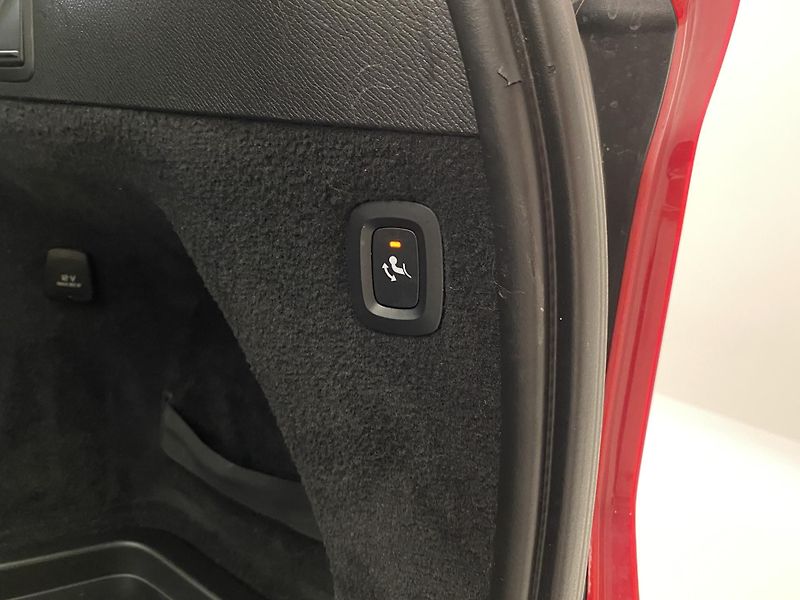 Volvo XC90 B5 AWD INSCRIPTION REZERVACE - fotka 34 z 46