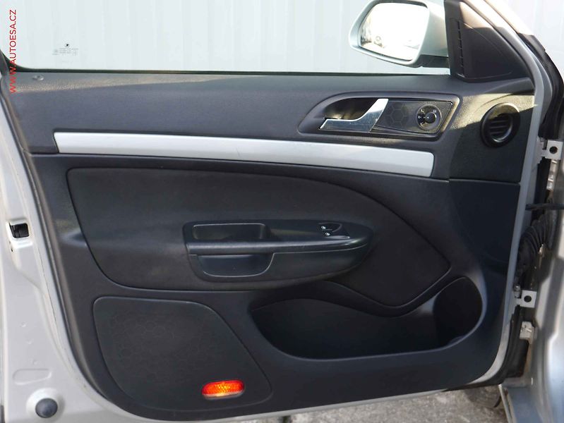 Škoda Octavia (2006) 2.0 TDi, 1.maj, servis.kniha - fotka 14 z 15