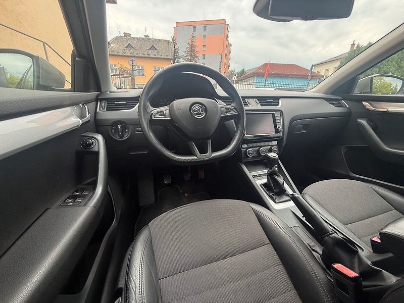 Škoda Octavia (2015) 1.6 TDI Greenline - Max výbava - fotka 8 z 16