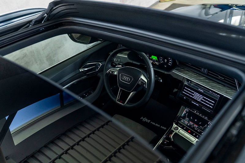 Audi e-tron 55 300kW Pano ACC 360 Tažné - fotka 20 z 42