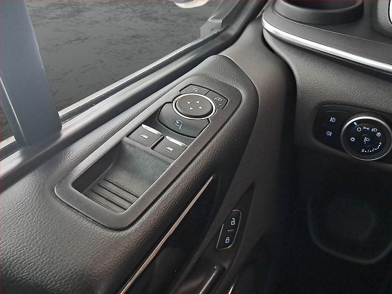 Ford Tourneo Custom (2021) Titanium 2.0 EcoBlue mHEV, ČR - fotka 18 z 21