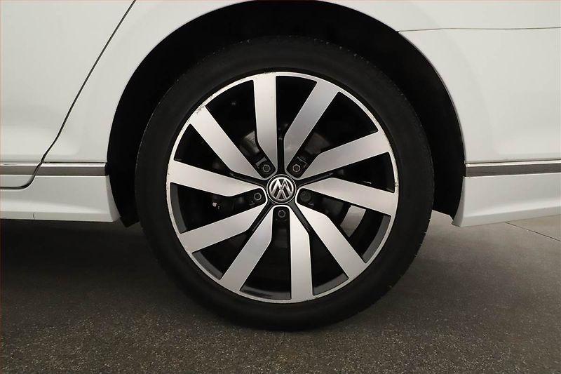 Volkswagen Passat (2018) R-Line 2.0 TDI, Automat, Kůže - fotka 20 z 20