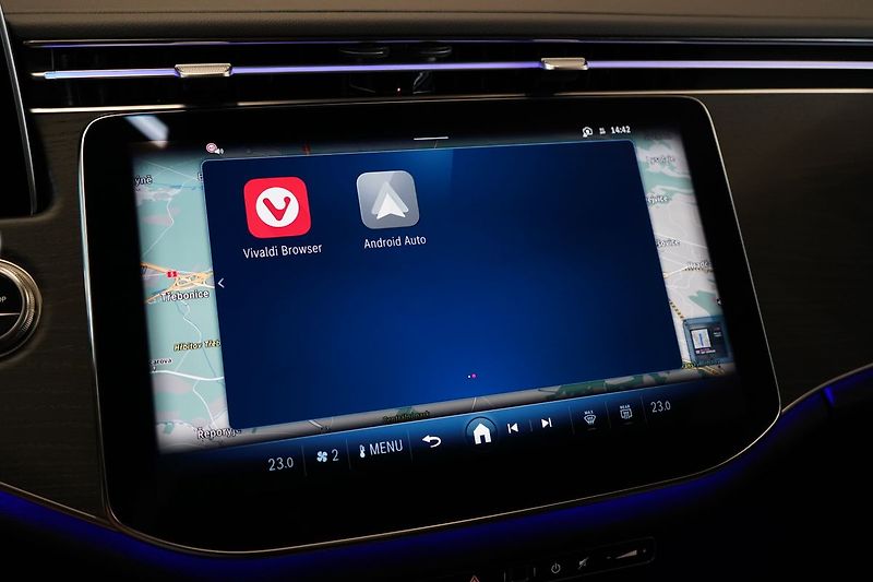 Mercedes-Benz Třídy E 220d 4MATIC, KEYLESS,DISTRONIC - fotka 29 z 43