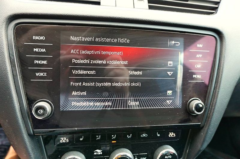 Škoda Octavia (2018) 2,0 TSI 169 kW - fotka 37 z 51