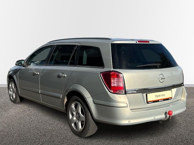 Opel Astra Kombi - fotka 15 z 26