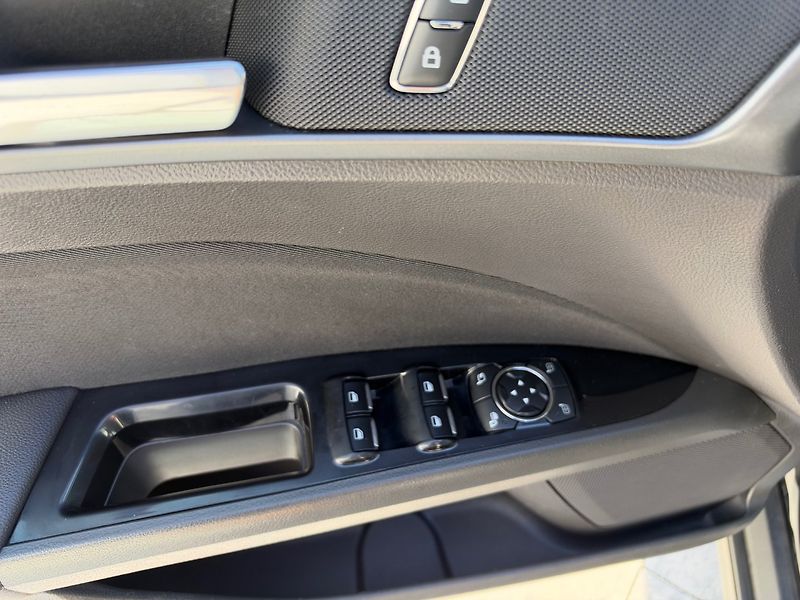 Ford Mondeo (2016) Bussines 2.0 TDCi 110kW - fotka 27 z 32