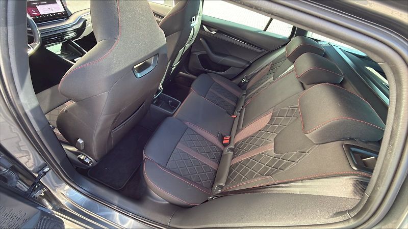 Škoda Octavia (2025) COMBI RS 2,0 TSI 195 KW 7-STUP - fotka 18 z 26