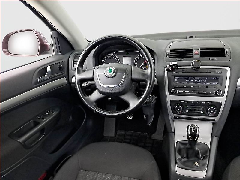 Škoda Octavia (2012) Elegance 1.6 TDI, Tempomat - fotka 7 z 14