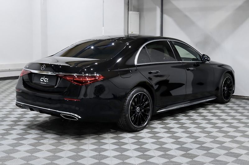 Mercedes-Benz Třídy S 580 Long 4Matic V8 370 kW - fotka 6 z 43