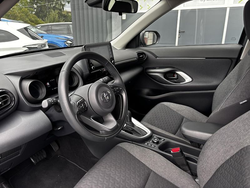 Toyota Yaris Cross (2024)  Comfort 1.5 Hybrid 4WD - fotka 11 z 13