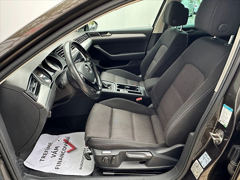 Volkswagen Passat 1,4 TSI 110kW-MANUAL!! - fotka 9 z 37