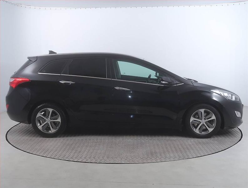 Hyundai i30 (2013) 1.6 CRDi, Serv.kniha, Tempomat - fotka 6 z 15