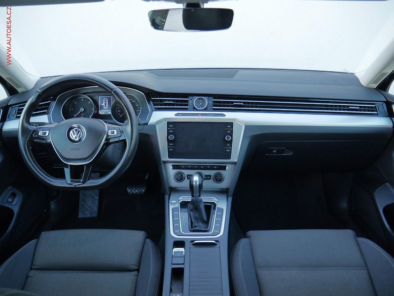 Volkswagen Passat (2018) 2.0TDi, DSG, navi - fotka 8 z 24