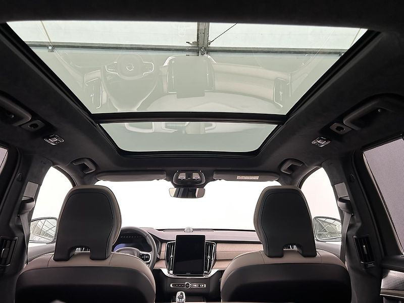 Volvo XC90 2.0 T8 AWD 4x4 ULTRA DARK - fotka 29 z 33