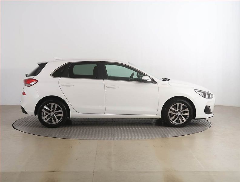 Hyundai i30 (2018) 1.4 CVVT, Serv.kniha, Tempomat - fotka 6 z 18