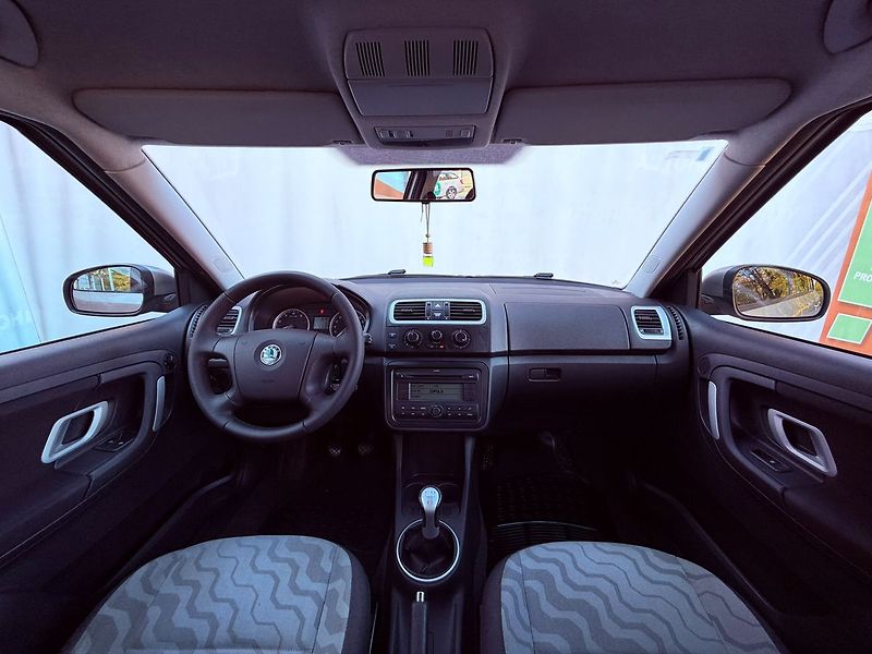 Škoda Fabia 1.6 Ambiente - fotka 15 z 23