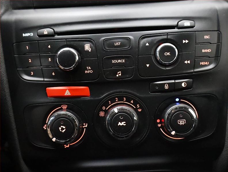 Citroën C4 (2012) 1.6 HDi, Serv.kniha, po STK - fotka 16 z 18