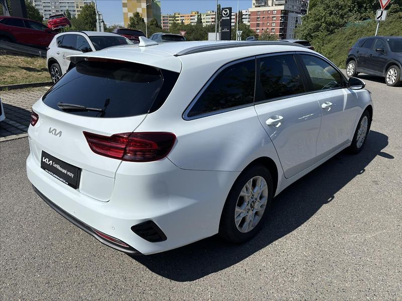 Kia Ceed 1,5 TGDi AT TOP ZÁRUKA ADAPTIV - fotka 5 z 40