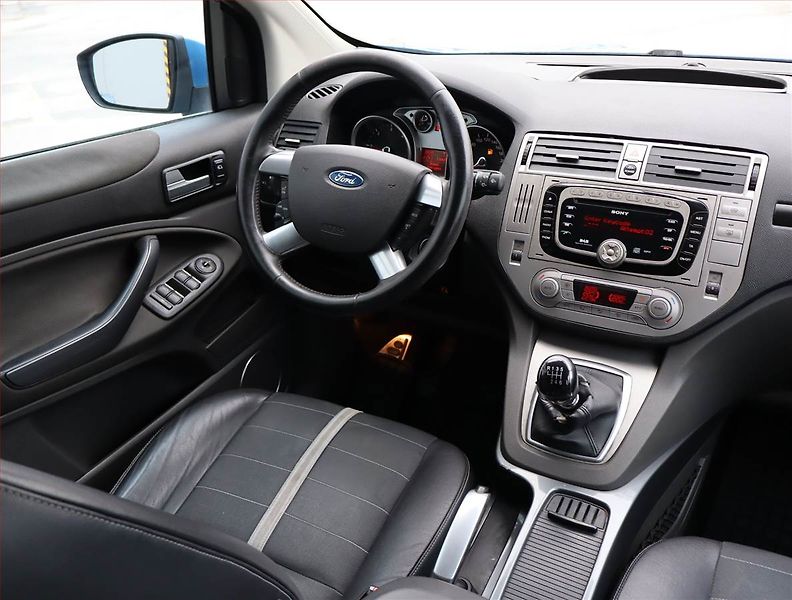Ford Kuga (2009) Titanium 2.0 TDCi, 4X4 - fotka 7 z 16