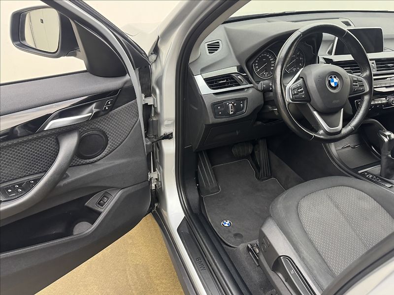 BMW X1 2,0 18d AUTOMAT SERVIS ČR - fotka 34 z 44